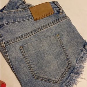 2/25 billabong shorts